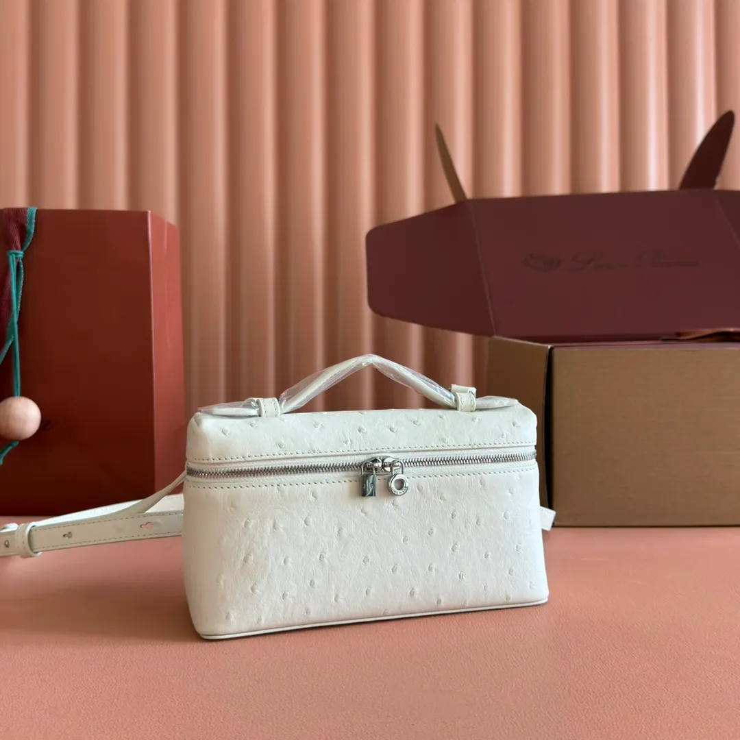 p1160💋💋💋【Original leather all-steel configuration counter complete package】 𝐋𝐨𝐫𝐨 𝐏𝐢𝐚𝐧@ Extra pocket L19 series handbag/crossbody bag The most comfortable life is when it is not defined, just like loro The material design of pian@ does not require complicated design styles. The simple and soft outline is elegant and durable, like an exquisite cosmetic case, which perfectly balances appearance and functionality. The leather is delicate and feels as soft as butter. The small bag has a large capacity. It is not only portable with a thin shoulder strap, but can also be worn cross-body. Sisters who have a special liking for minimalist style can buy it. It is simple and versatile. The simpler, the more different. Stars and Instagram celebrities are all planting it. There are two sizes of 19 cm and 27 cm. One is exquisite and casual, and the other is elegant and grand. Size: Small: length 19×width 7×height 12cm (